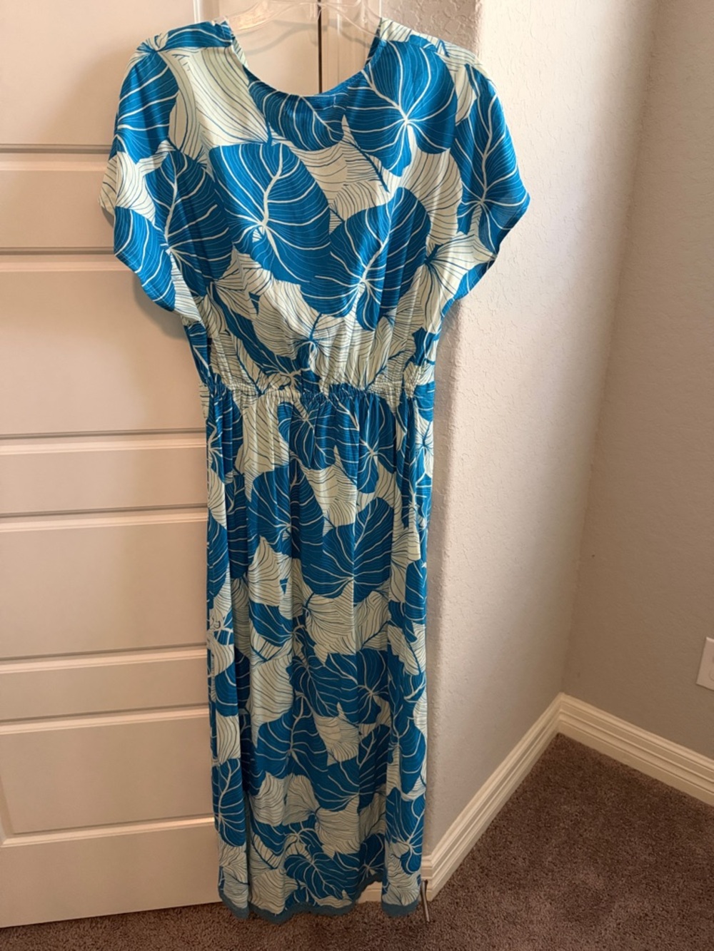 NWT Blue Leaf-Print Twist-Front Maxi Dress - Brand: Unknown - Picture 3 of 3